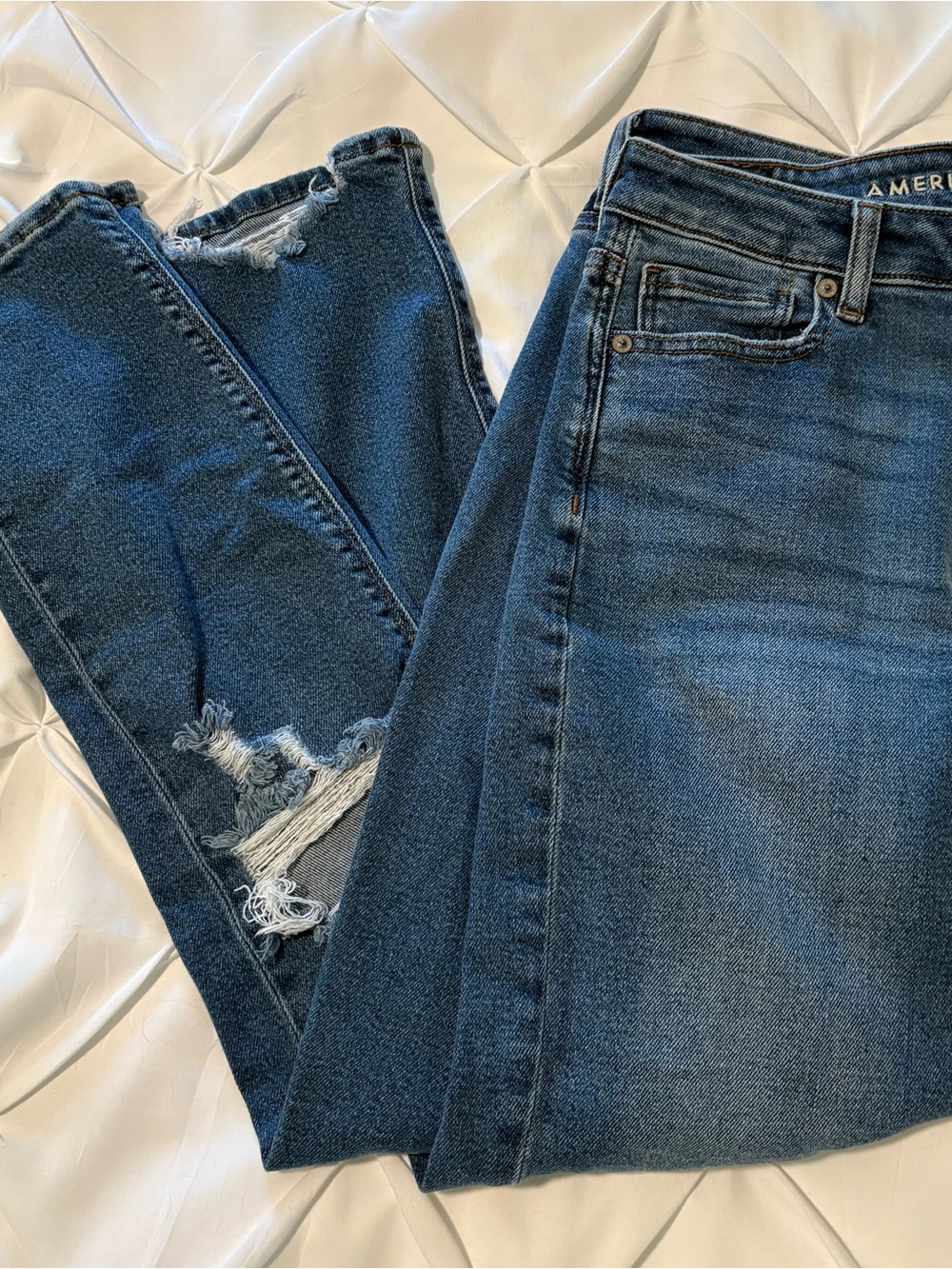 American Eagle Medium Wash Distressed Mom Jeans, Women’s Size 4